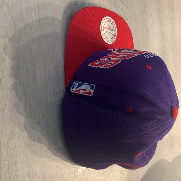2 Toronto Raptors Snap-back Ball Caps - Picture 7 of 12